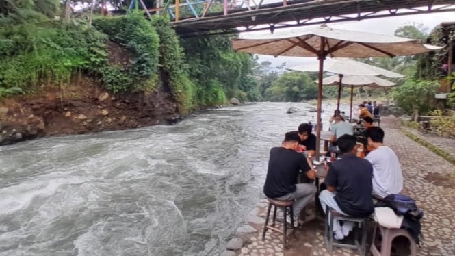 Suasana di Cafe Pikaco Wangkelang, Pemalang