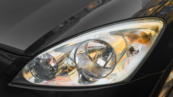 Ilustrasi - Lampu Mobil