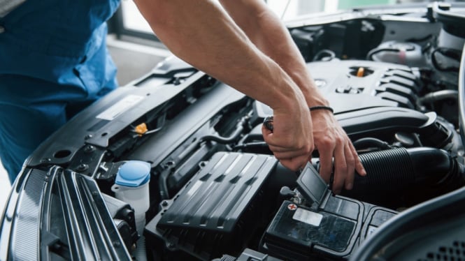 Ilustrasi - Pengecekan Radiator Mobil