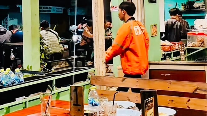 Nostalgia Tengah Malam di Loja de Cafe Purwokerto