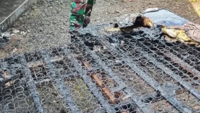 Hp Keluar Api Hingga Kasur Terbakar