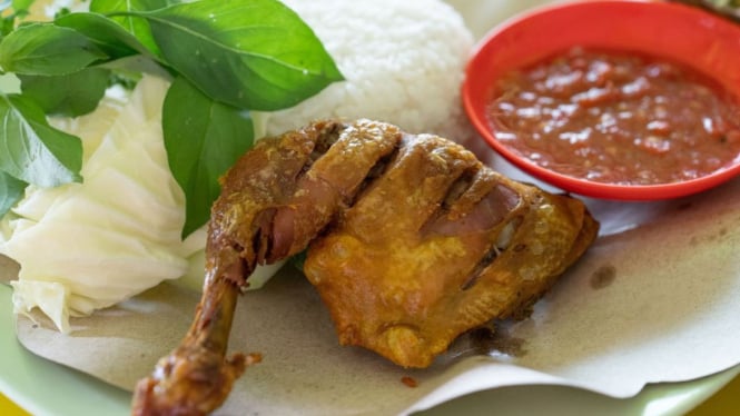 Ilustrasi tempat makan ayam goreng di Cilacap