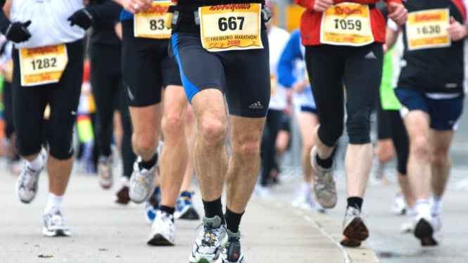 Para pelari yang antusias di event marathon