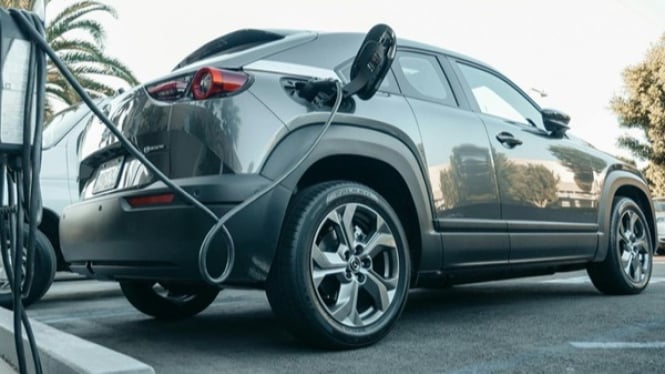 Ilustrasi Akio Toyoda Angkat Bicara Mobil Listrik vs Hybrid