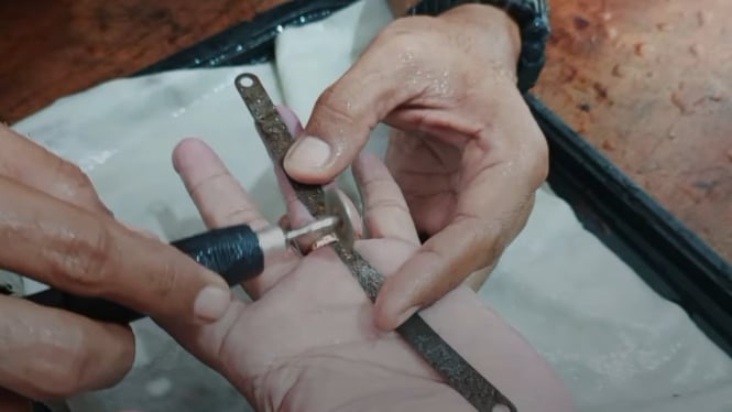 Damkar Banyumas Evakuasi pelepasan cincin sesak