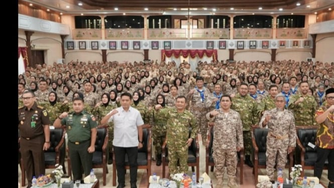 Peserta retret Manunggal Leadership duduk dalam forum diskusi