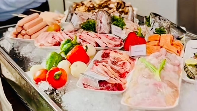 Sensasi BBQ di Rooftop ASTON Purwokerto