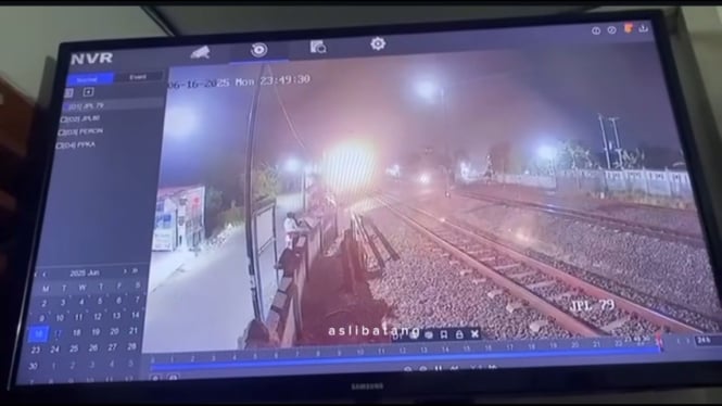 CCTV Kecelakaan Kereta Api di Krengseng Batang
