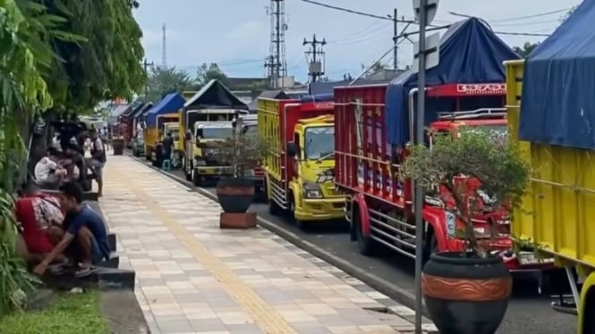 Demo Sopir Truk di Purbalingga