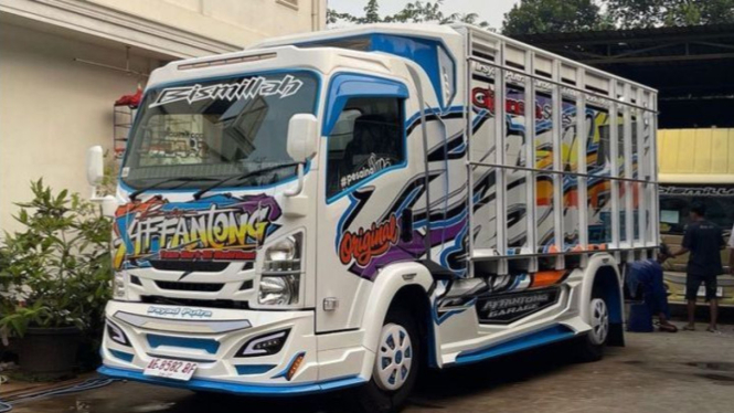 Ilustrasi - Perawatan Truk