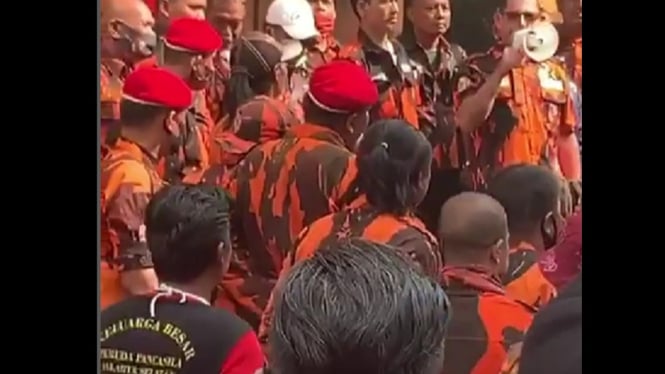 Anggota PP Kalteng saat kegiatan bersama masyarakat