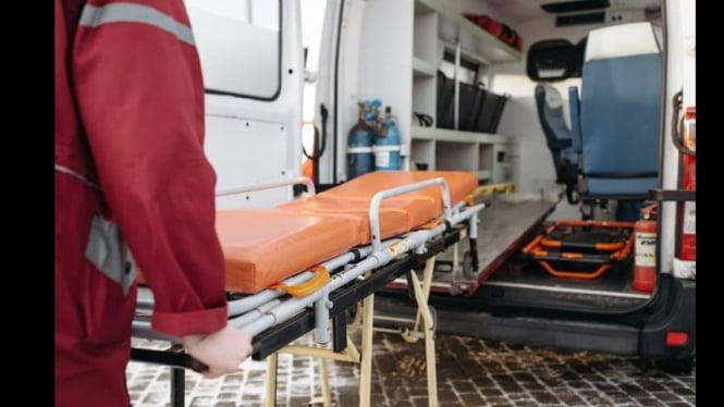 ilustrasi Ambulans rusak saat demo ODOL di Ring Road Solo