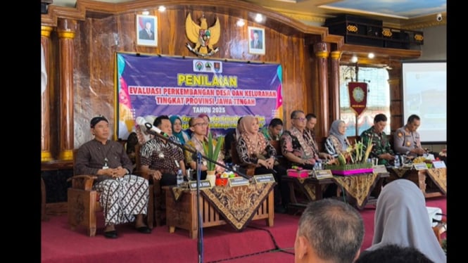 Kades Jetis paparkan potensi desa di hadapan tim penilai