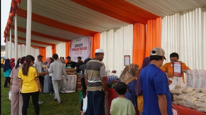 Warga antusias belanja murah di Gapura Mas Cilacap