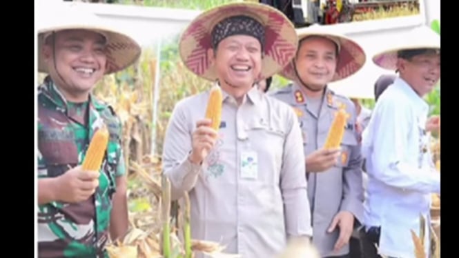 Bupati Kudus bersihkan sampah dari Kali Tumpangkrasak