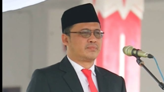 Bupati Grengseng serahkan bantuan dana ke partai politik