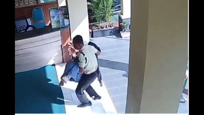 Satpam tangani pengunjung yang pingsan di PA Temanggung
