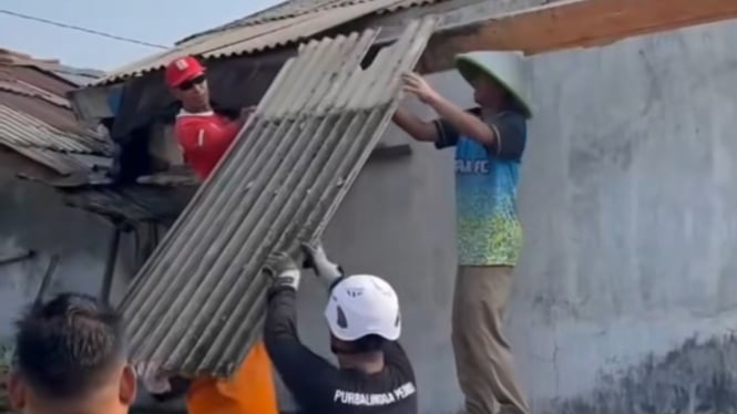 Aksi Bedah Rumah di Desa Lumpang, Karanganyar