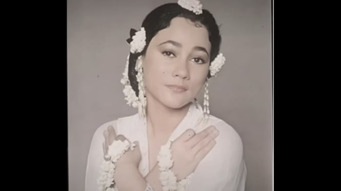 Pusaka Suzanna saat dijamas di malam 1 Suro