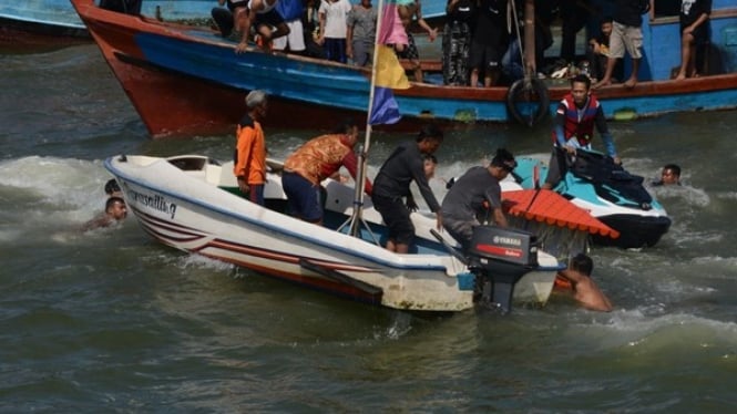 Arak-arakan jolen di Festival Nelayan Cilacap 2025