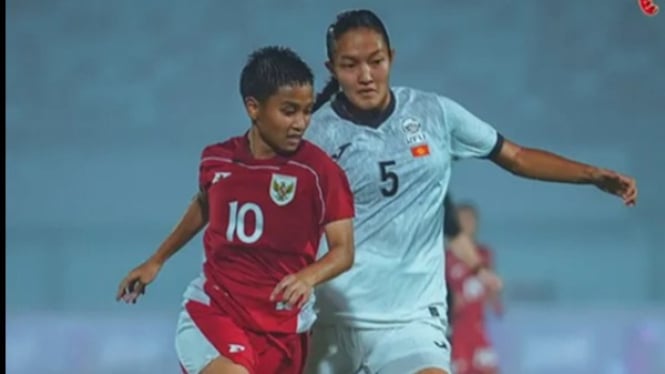 Timnas Putri Indonesia rayakan gol tunggal ke gawang Kirgistan