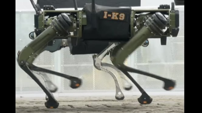 Robot G1 dan Go2 tampil di HUT Bhayangkara 2025 Polri
