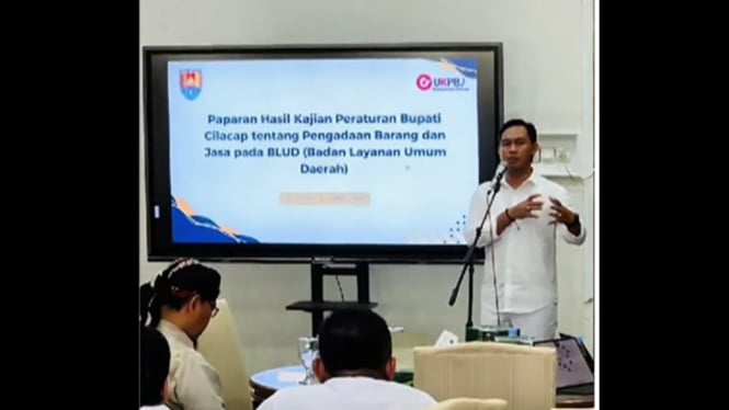 Bupati Cilacap serahkan SPK langsung ke penyedia jasa