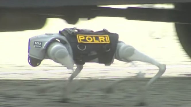 Robodog Seharga 3 M tampil di HUT Bhayangkara 2025