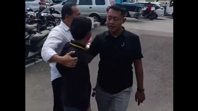 Vano dicegat saat hendak bersaksi di pengadilan Semarang