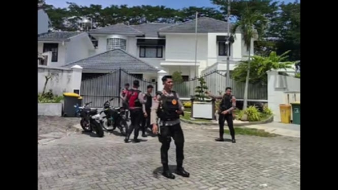 Uang Rp2,8 M dan senpi disita dari rumah Kadis PUPR Sumut