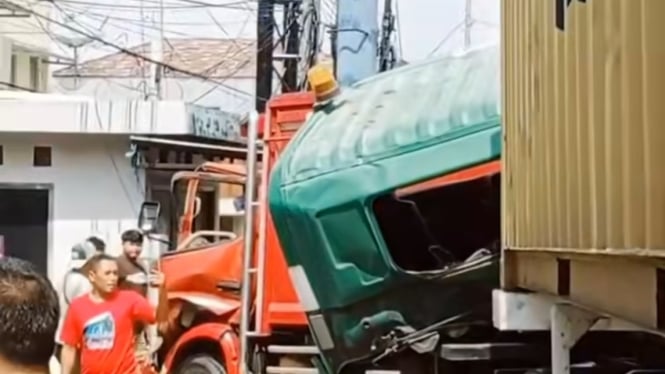 Kecelakaan Beruntun di Pertigaan Bawen Semarang