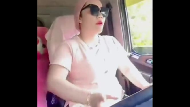 Sopir truk selamat setelah terguling di jalur ekstrem