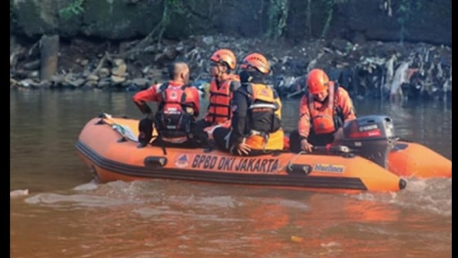 Banjir 2 meter rendam rumah warga Cawang Jakarta Timur