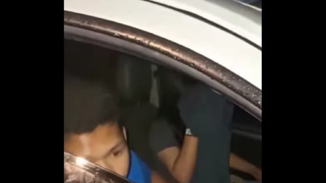 Mobil dinas Propam dikendarai remaja tabrak lari