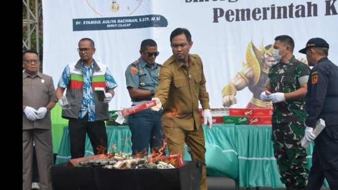 Rokok ilegal dimusnahkan di Cilacap secara simbolis