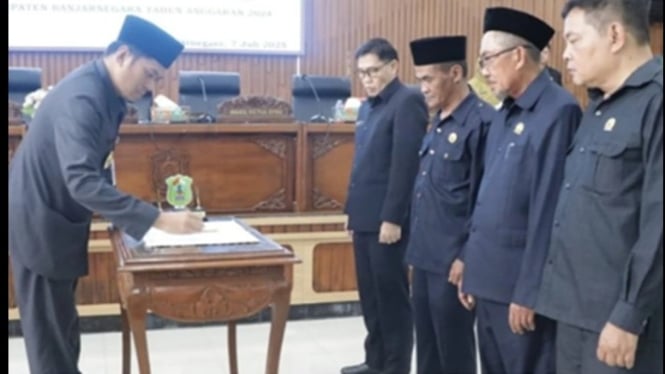 Rapat paripurna DPRD Banjarnegara bahas APBD 2024