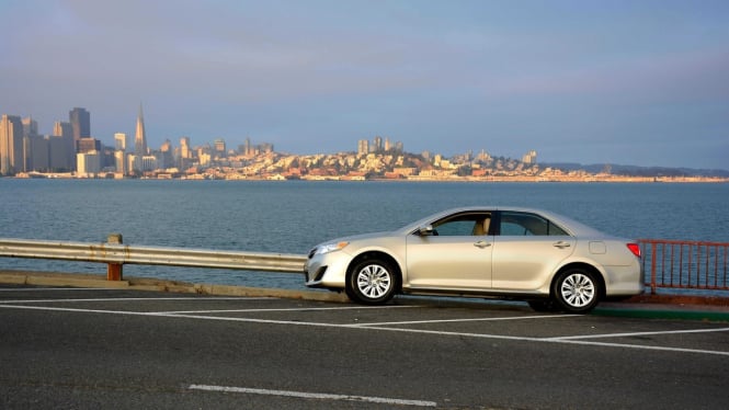 Toyota camry yang masih menjadi raja di kelasnya