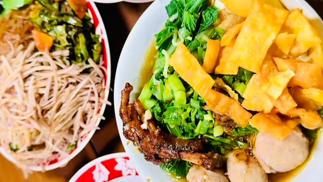Mie Ayam Ceker di Mampir Pawon Purwokerto