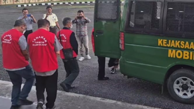 Kejari Cilacap tahan 4 tersangka kasus lampu SBNP