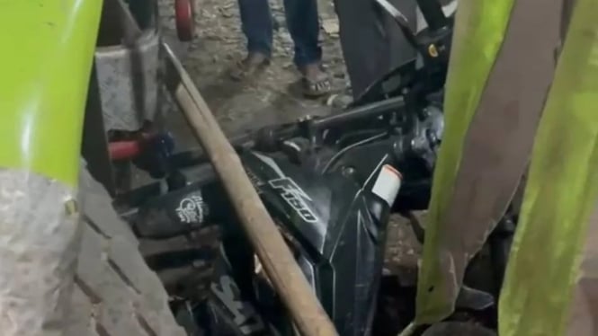Truk Tabrak Banyak Kendaraan Lain di Jalan Pantura Batang
