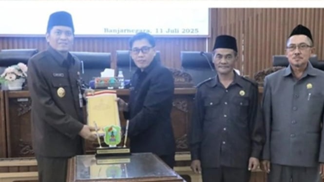 Wabup Banjarnegara serahkan KUA PPAS 2026 ke DPRD