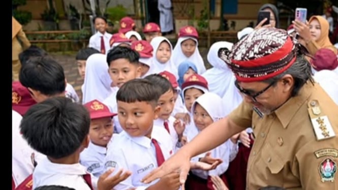 Bupati Temanggung tolak sekolah 5 hari
