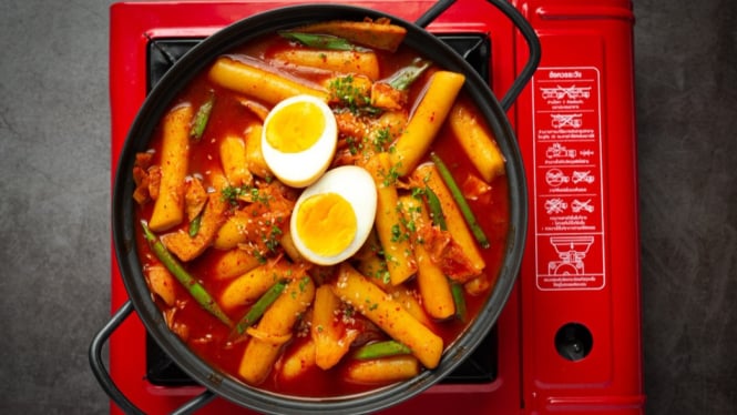 Ilustrasi Tteokbokki (Makanan Korea)
