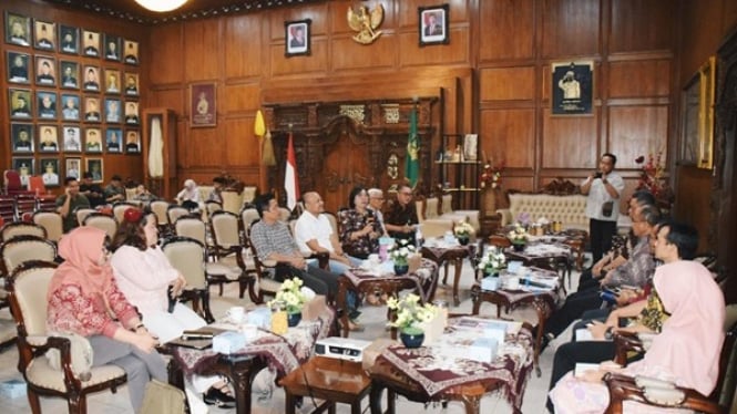 Bupati Banyumas dorong petani tanam Kelapa Genjah Unggul