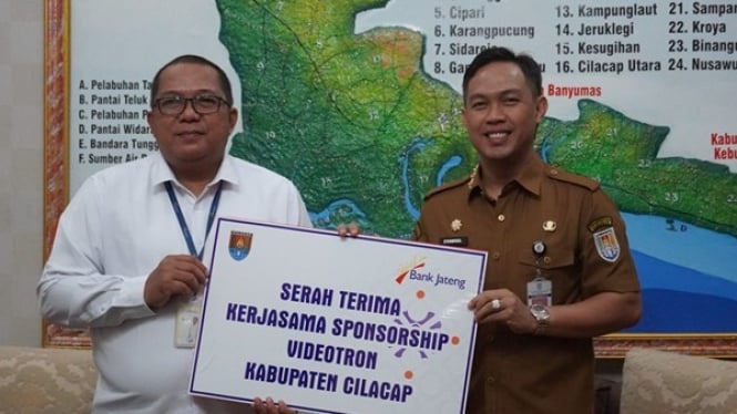 Bank Jateng serahkan dana CSR ke Bupati Cilacap