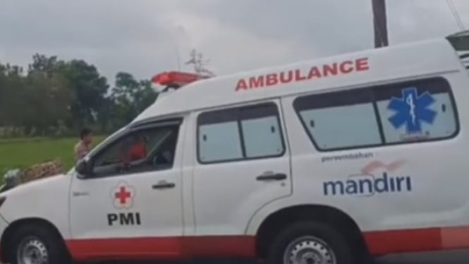 Lansia diselamatkan dari sumur oleh PMI dan Damkar Purworejo