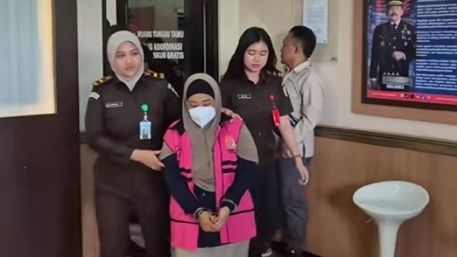 Tersangka kasus kredit fiktif digiring petugas Kejari