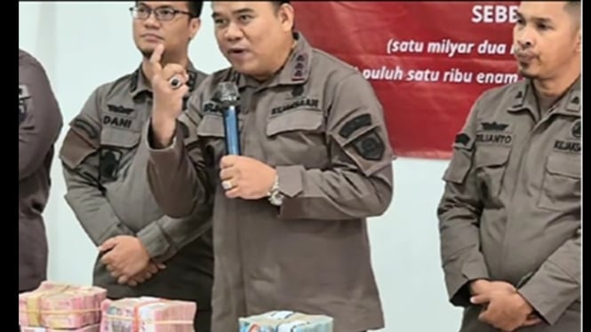 Uang disita dari empat tersangka kasus korupsi lampu suar