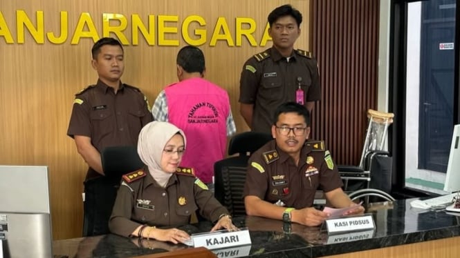 Konferensi Pers Dugaan Korupsi Dana Desa Senilai Rp223 Juta.