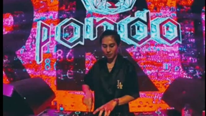 DJ Panda tampil di salah satu kelab malam ternama